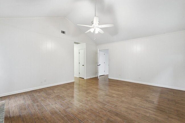 Building Photo - Ranch Home in Wilmington Park For Lease