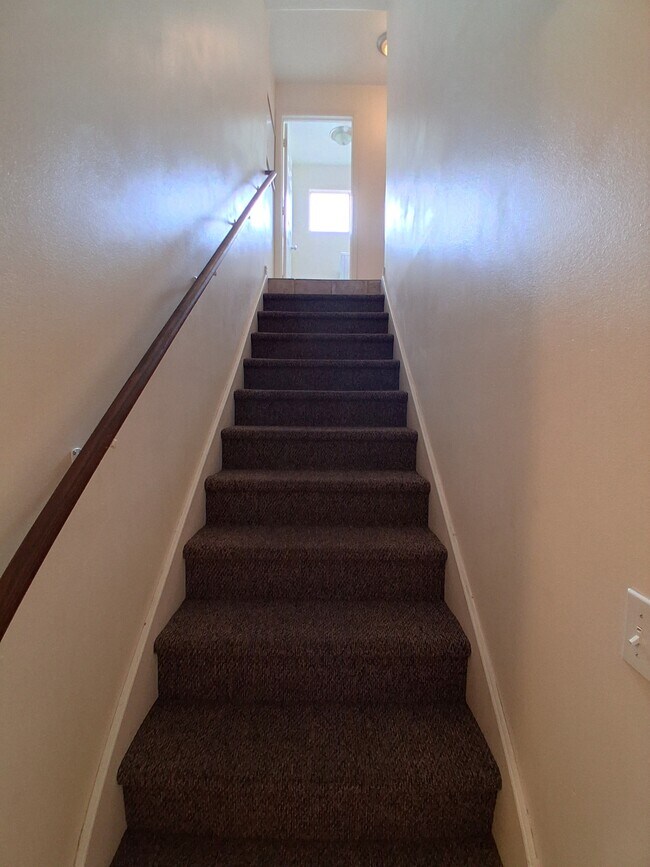 Building Photo - 652 E 700 N