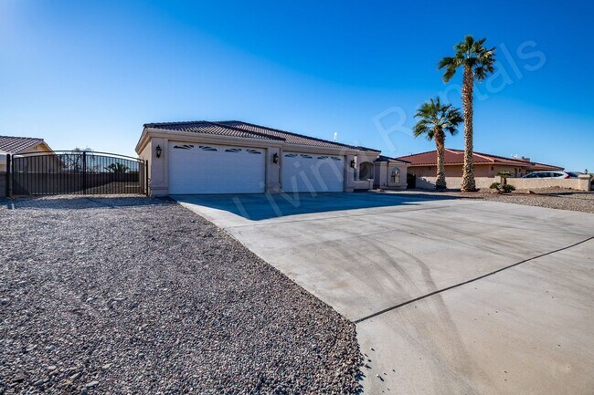 Building Photo - FURNISHED POOL HOME