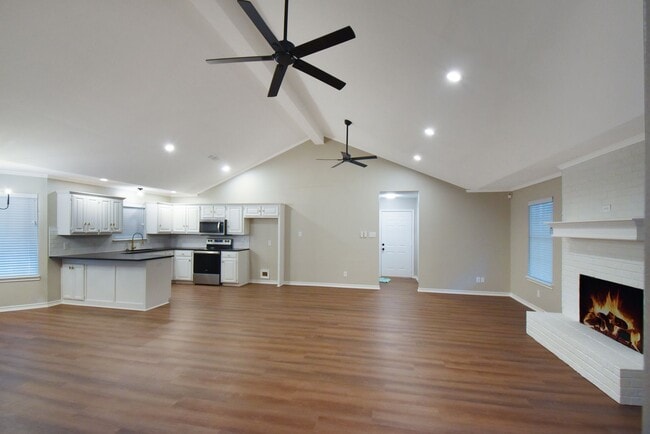 Building Photo - Tour Today! Stunning 3 Bedroom Remodel on 2 Acres!