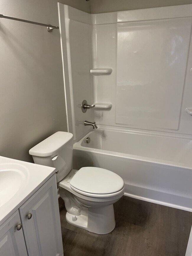 Building Photo - 1100 Newport St