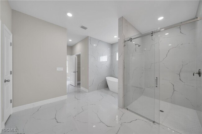 Building Photo - 543 McArthur Blvd