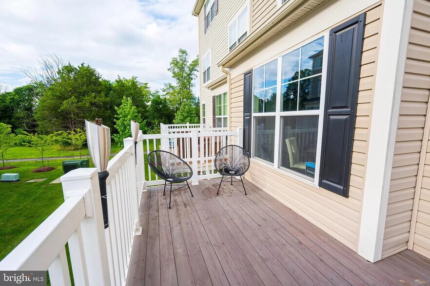 Building Photo - 25239 Laureldale Ter