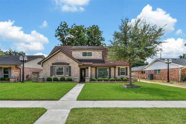 Building Photo - 9411 Roos Rd