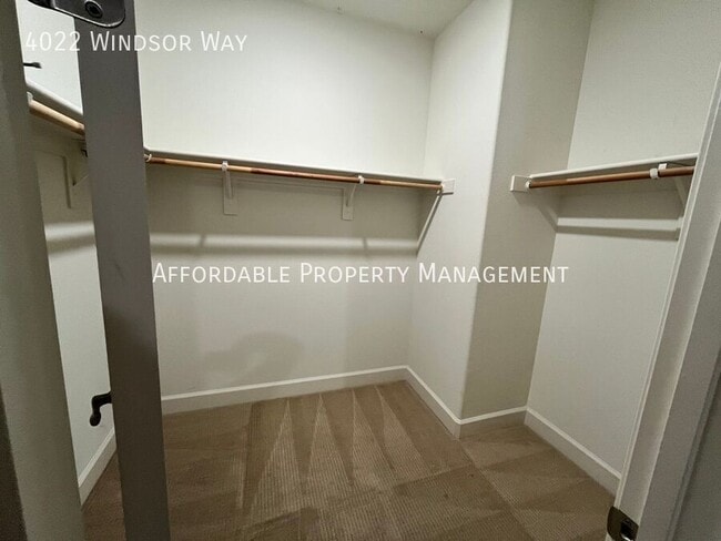 Building Photo - 4022 Windsor Wy