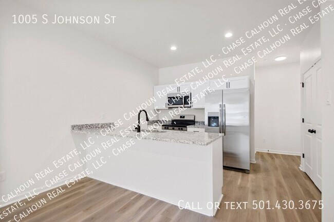 Building Photo - 1005 Johnson St