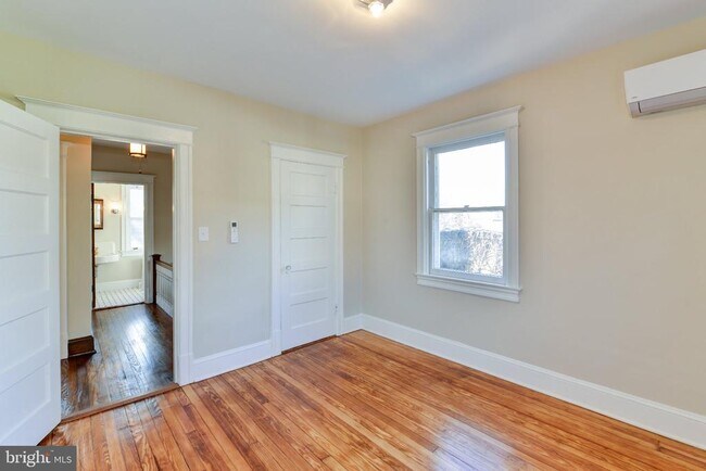 Building Photo - 4215 River Rd NW