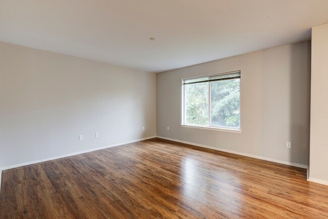 Building Photo - 2 Bed 2 Bath Third floor Condo