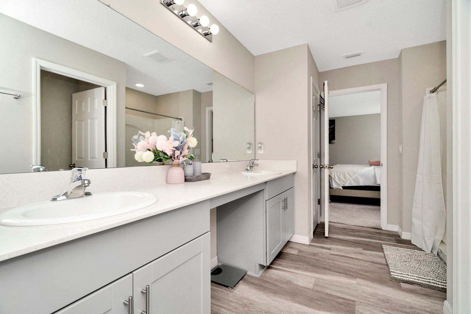 Building Photo - 12811 Twin Bridges Dr