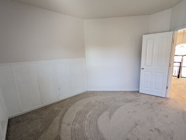 Building Photo - Impeccably maintained SFH in Clarksburg re...