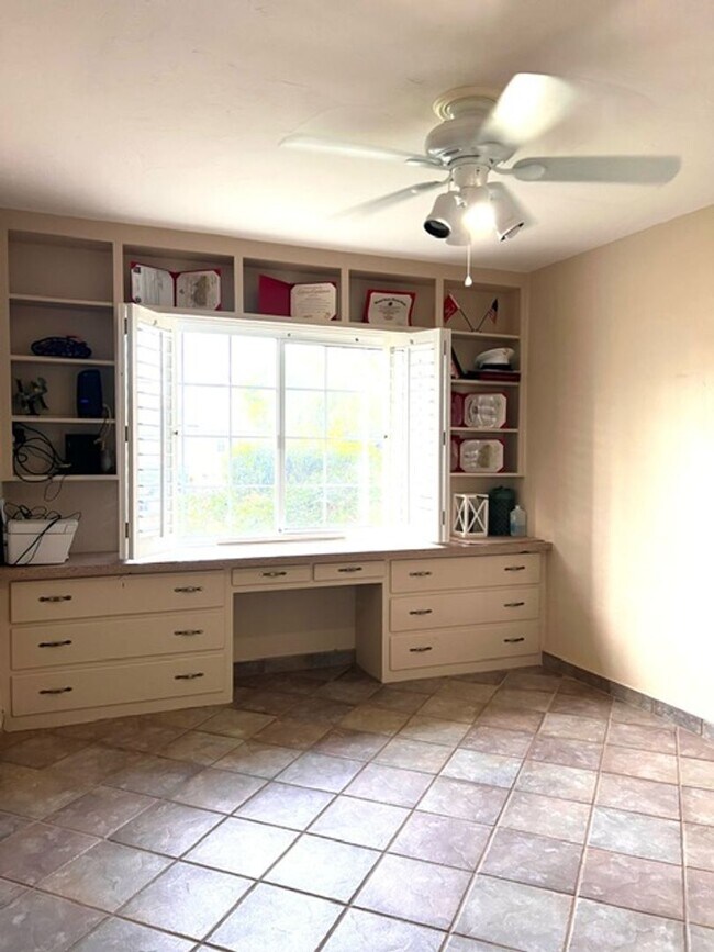 Building Photo - SAN CARLOS BEAUTY!