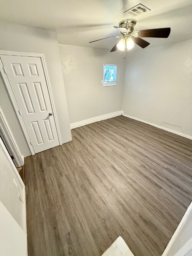 Building Photo - Cozy 3-Bedroom with HUGE Yard – Available ...