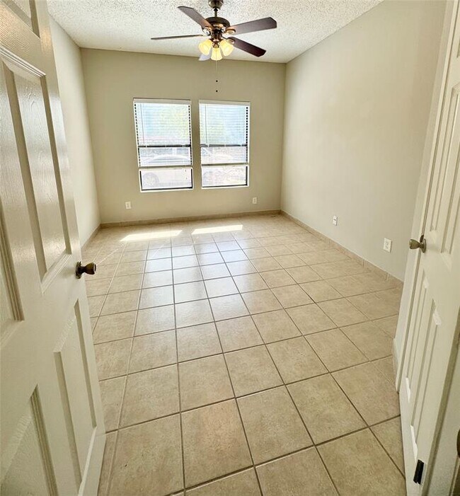 Building Photo - 2501 W Slaughter Ln