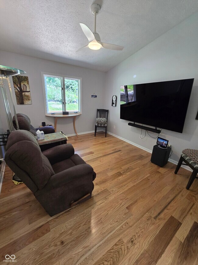 Building Photo - 8198 Foxchase Cir