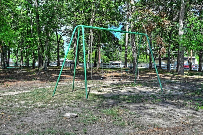 Building Photo - 9822 Arbor Oak