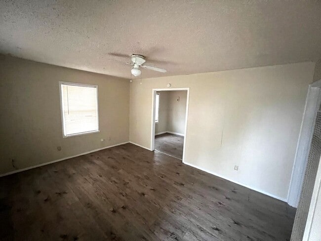 Building Photo - $0 First Month's Rent / $0 Deposit at Move-in