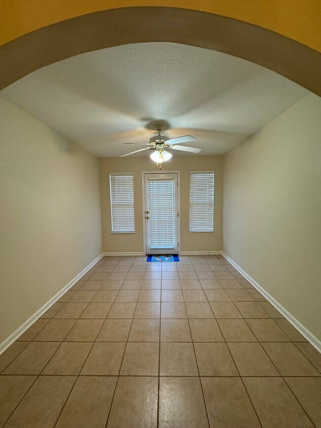Building Photo - 3553 Oak Villa Way