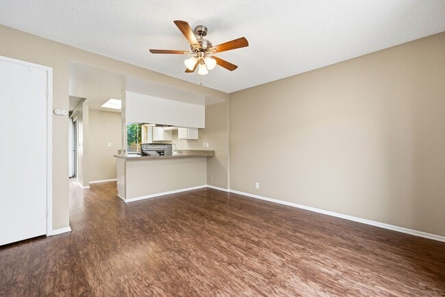 Building Photo - Spacious and Well Maintained 3 Bedroom Con...