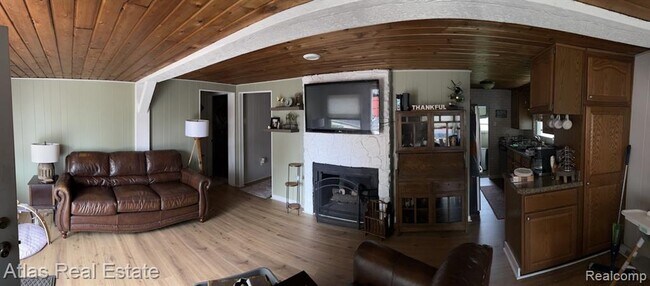 Building Photo - 495 W Seymour Lake Rd