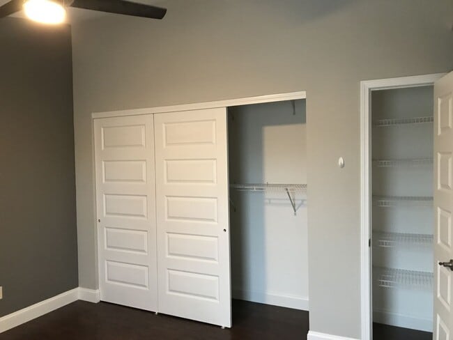 Building Photo - Gorgeous Renovated Condo in Creve Coeur Cr...