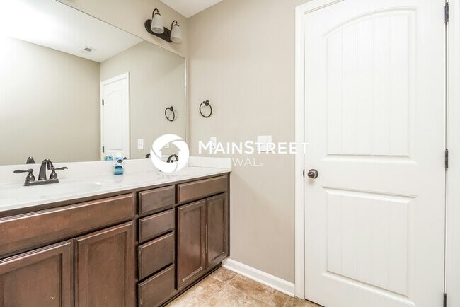 Building Photo - 4 Bedroom Pet-Friendly Home in La Vergne, TN with Main Street Renewal