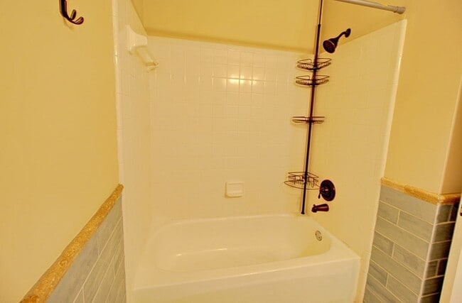 Building Photo - 809 Barrington Dr