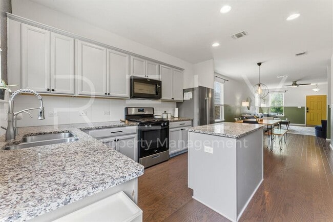 Building Photo - 1600 Cliffbrake Wy