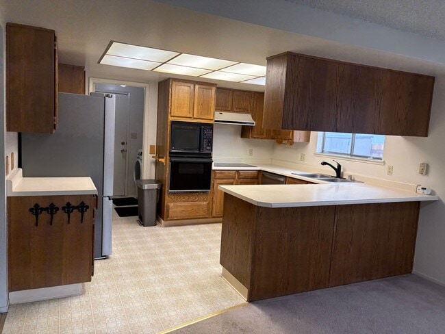 Building Photo - 3 Bedroom Home in Sparks!