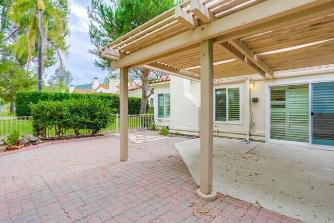 Building Photo - 3 bed, 2 bath Single Family Home in North ...