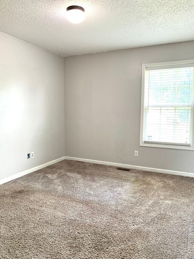 Building Photo - 1013 Mile High Dr