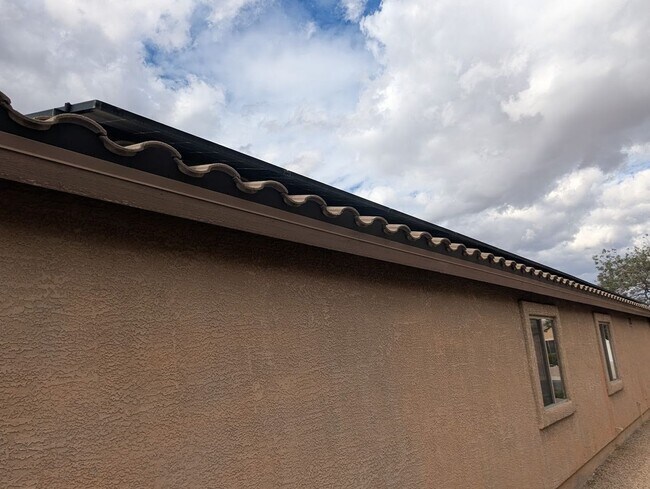 Building Photo - Great Northwest Home with Solar!