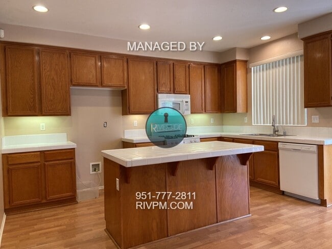 Building Photo - Highly Desirable Orangecrest Location!!!