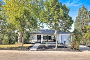 Building Photo - 10141 W 9th Dr