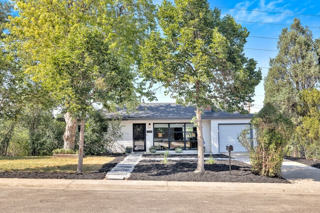 Building Photo - 10141 W 9th Dr
