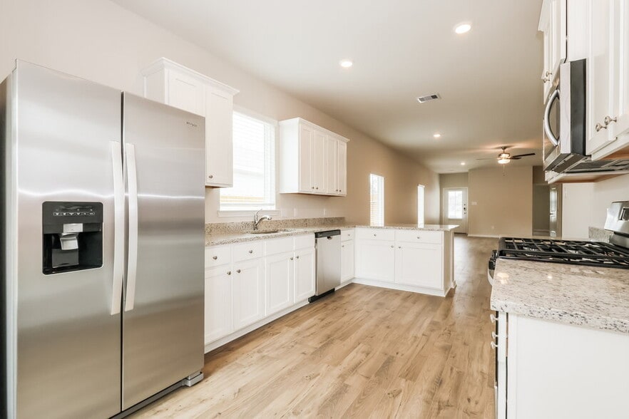 Building Photo - 15667 Plum Brk Dr