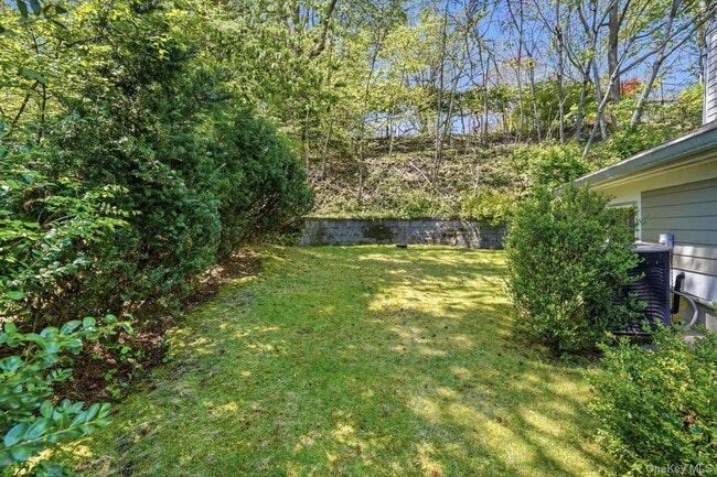 Building Photo - 60 Hillside Ln