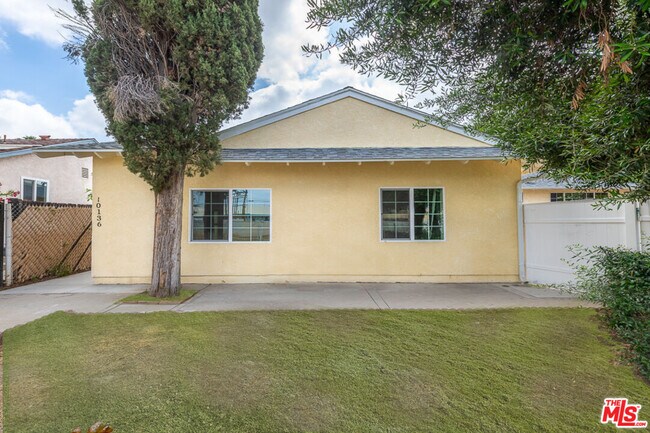 Primary Photo - 10136 Forbes Ave