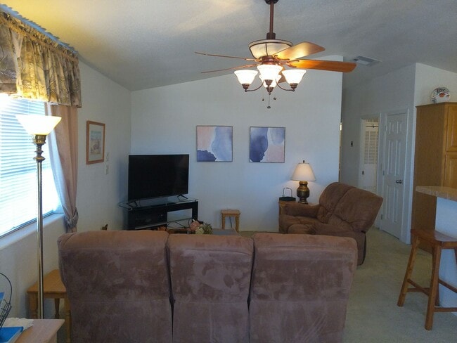 Building Photo - WInter Rental Oct to April 2026