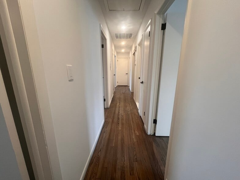 Building Photo - 34 Keith St