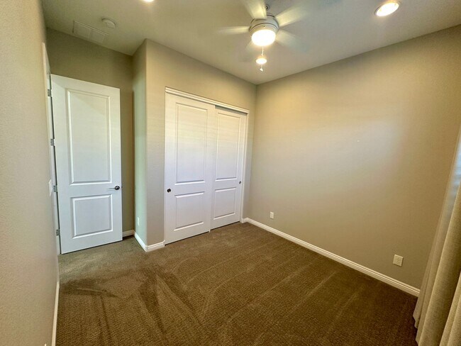 Building Photo - 12520 Point Sierra St