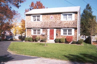 Building Photo - 240 Elm St