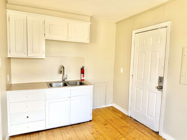 Building Photo - 2666 Sheldon Dr