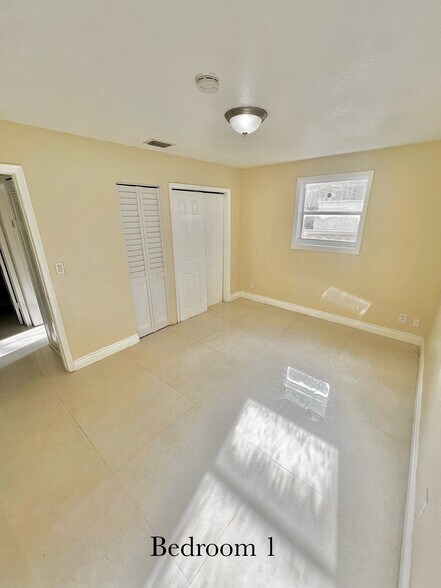 Building Photo - 7021 SW 19th Mnr