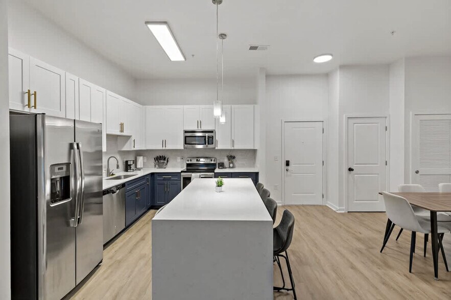 Building Photo - 205 S Kings Dr