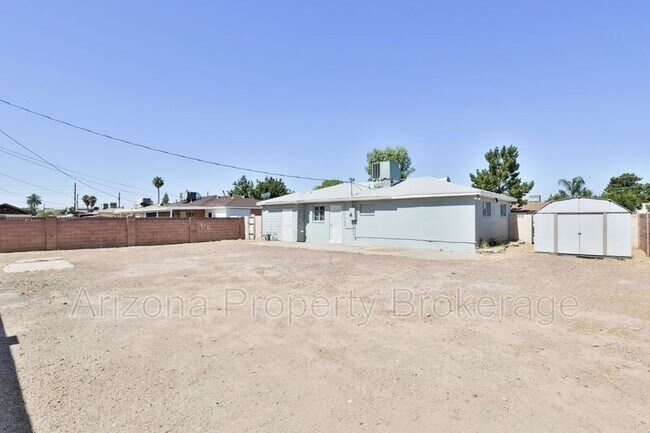 Building Photo - 8041 N 30th Dr