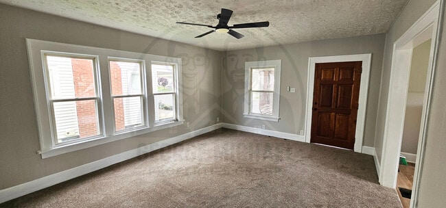 Living room - 859 S Main St