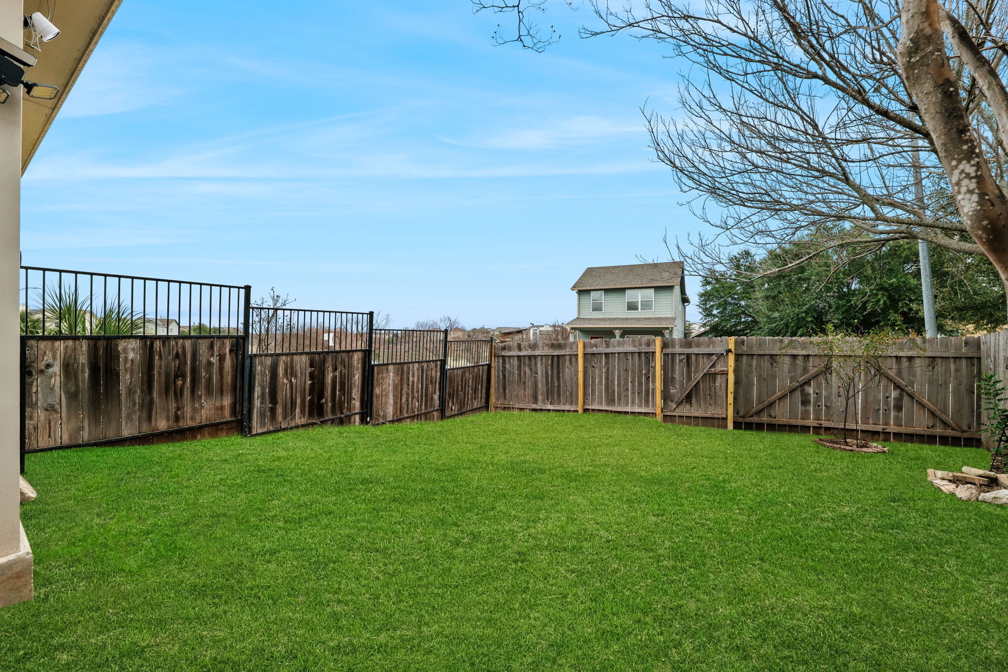 Building Photo - 9002 Summit Lk