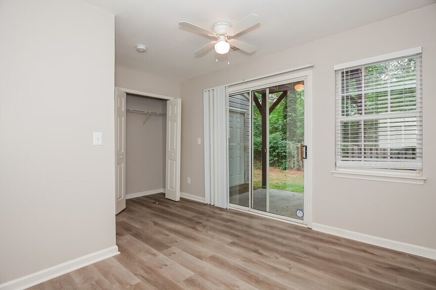 Building Photo - 10552 English Setter Way