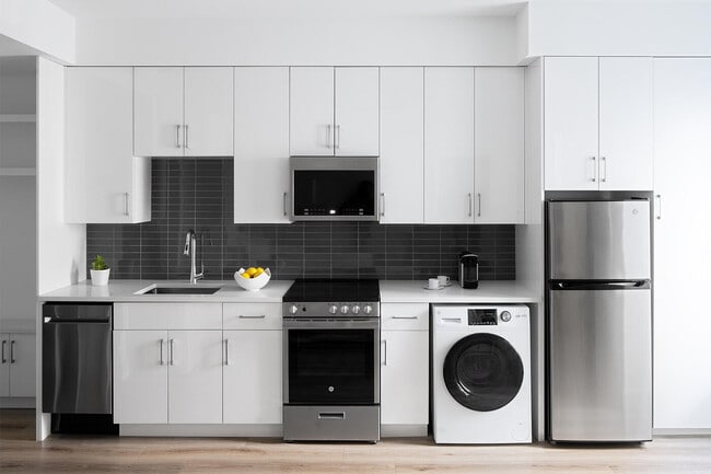 Building Photo - 695 S Olive Ave