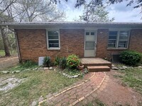Building Photo - 110 Leslie Dr
